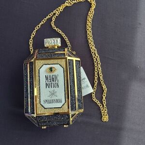 Magic Potion Spellbinding Clutch